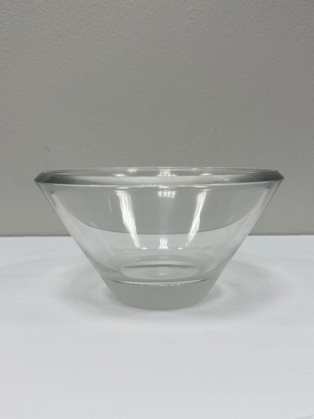 Vera Wang/Wedgwood Crystal Bowl with Frosted Base. KT197